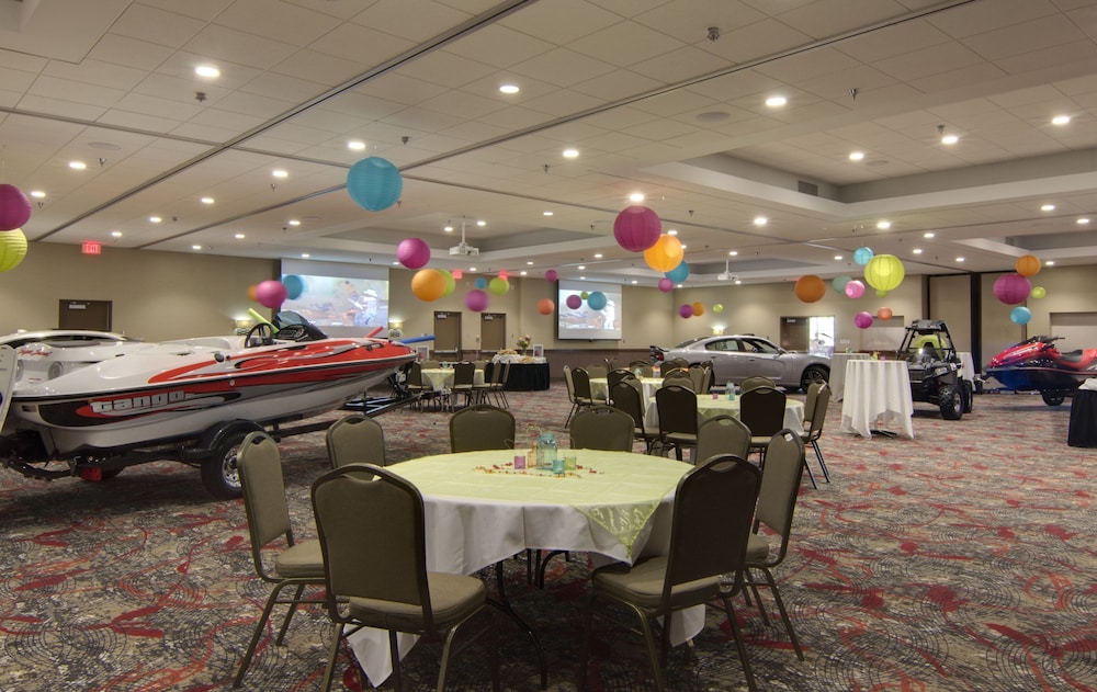 holiday inn express and suites willmar by ihg