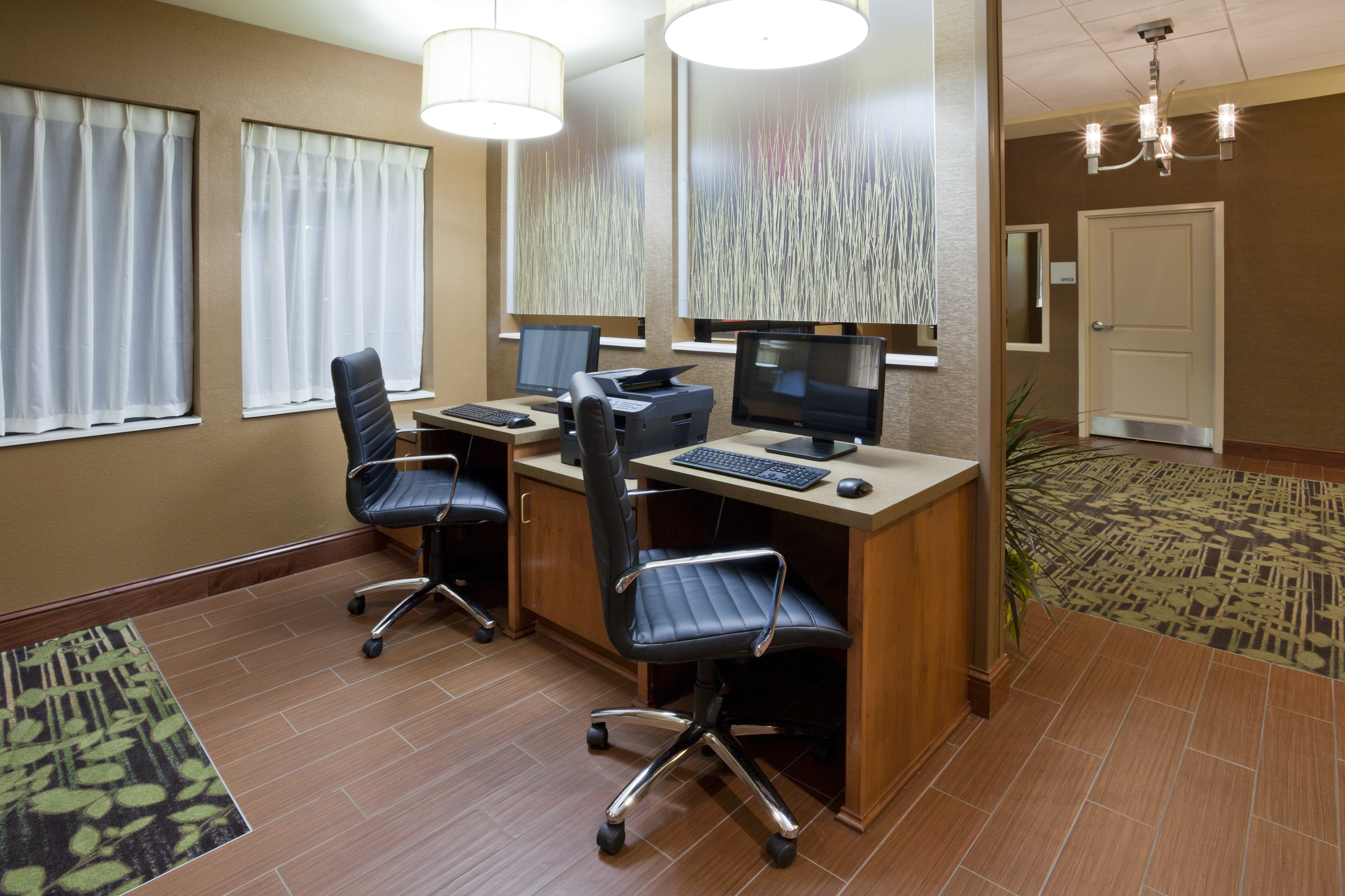 holiday inn express and suites willmar by ihg