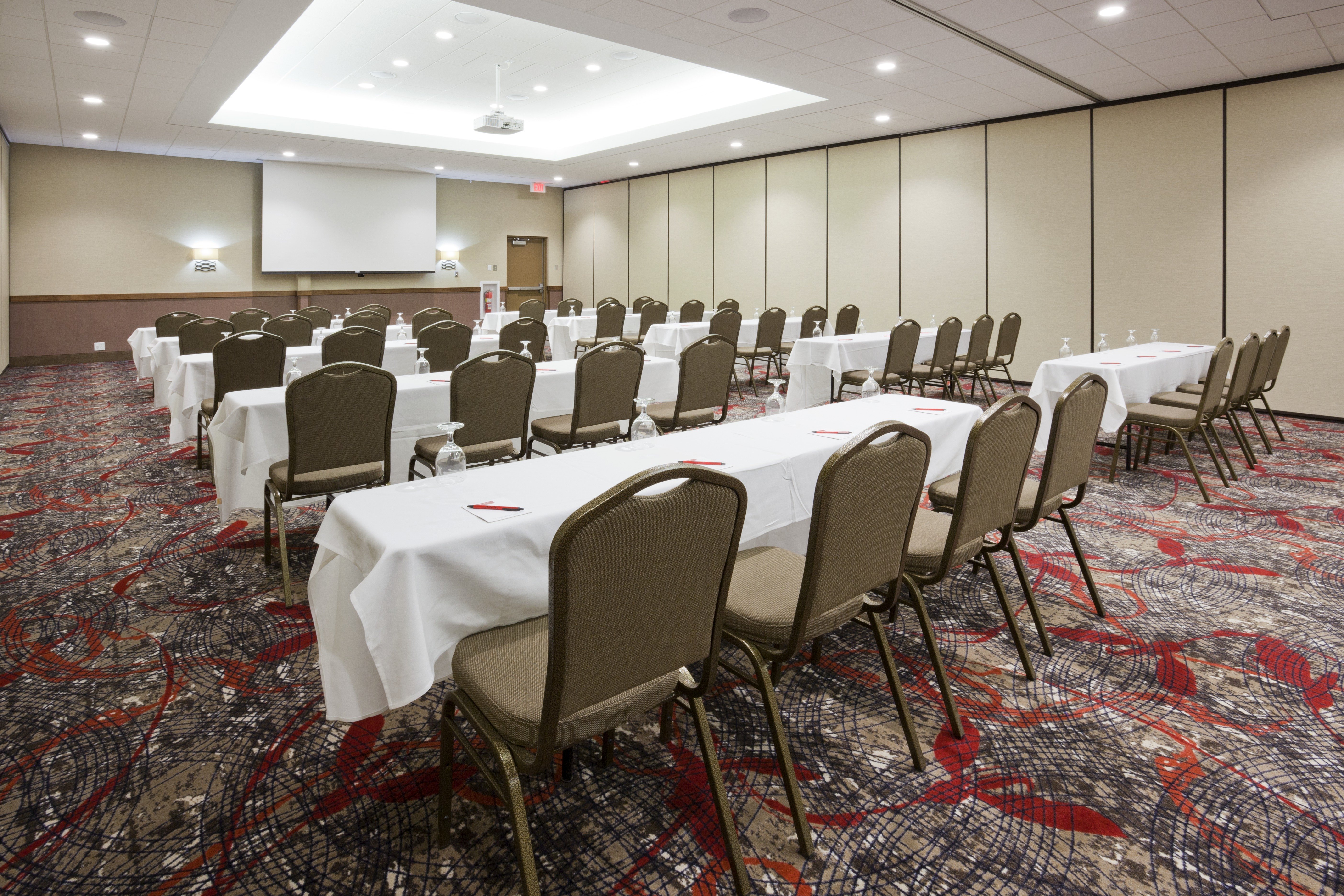 holiday inn express and suites willmar by ihg