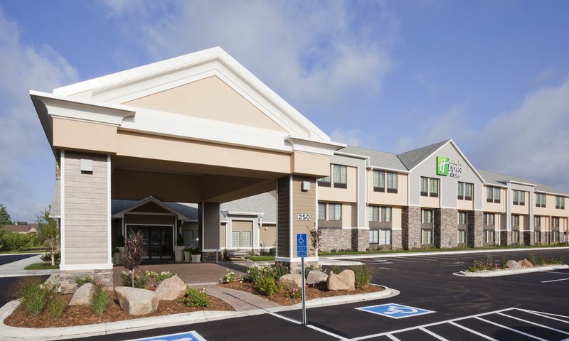 holiday inn express and suites willmar by ihg