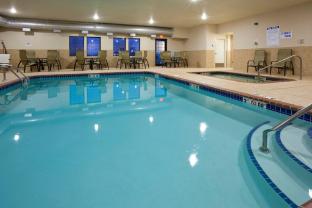 holiday inn express and suites willmar by ihg