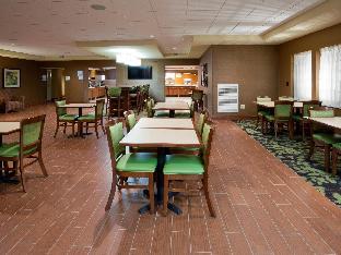 holiday inn express and suites willmar by ihg