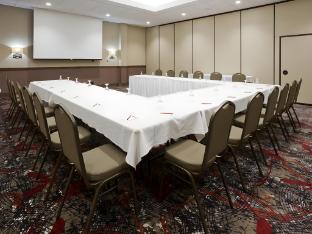 holiday inn express and suites willmar by ihg