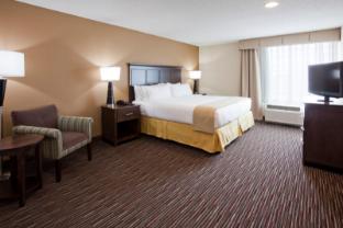holiday inn express and suites willmar by ihg