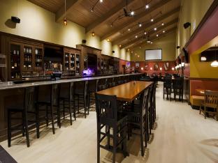 holiday inn express and suites willmar by ihg