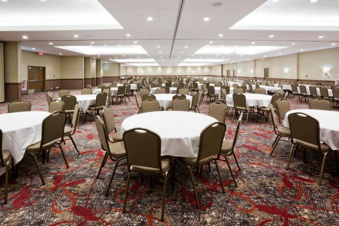 holiday inn express and suites willmar by ihg