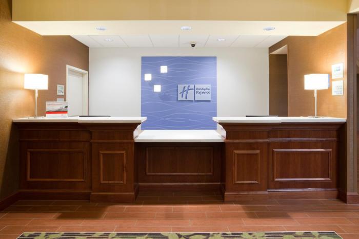 holiday inn express and suites willmar by ihg