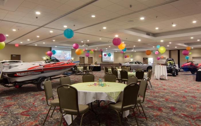 holiday inn express and suites willmar by ihg