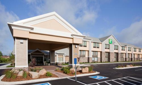 holiday inn express and suites willmar by ihg