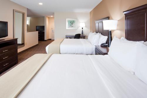 holiday inn express and suites willmar by ihg