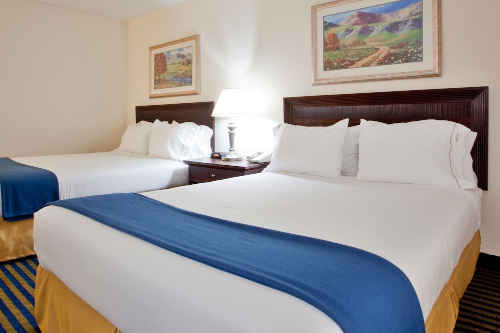 holiday inn express hotel and suites chesapeake by ihg