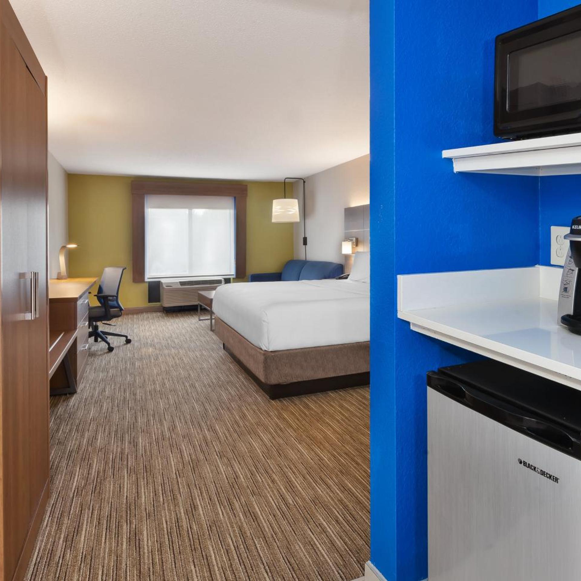 holiday inn express hotel and suites chesapeake by ihg