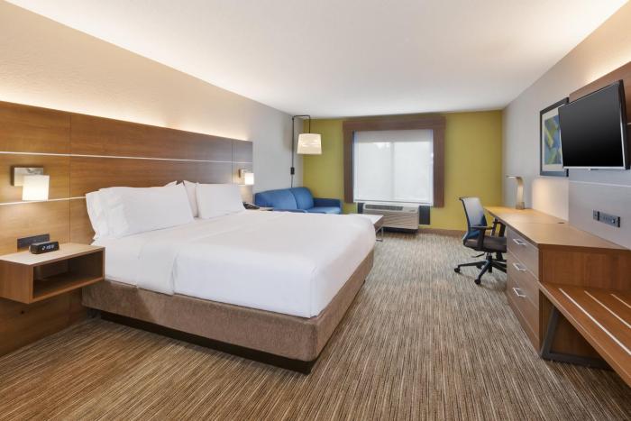 holiday inn express hotel and suites chesapeake by ihg