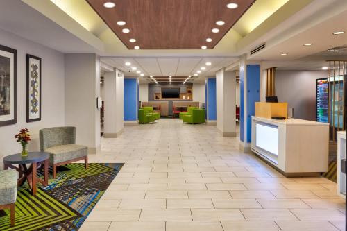 holiday inn express hotel and suites chesapeake by ihg