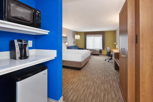 holiday inn express hotel and suites chesapeake by ihg
