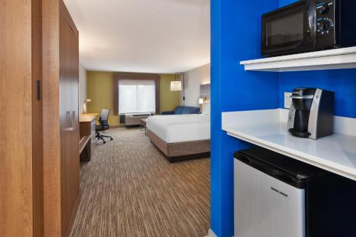 holiday inn express hotel and suites chesapeake by ihg