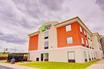 holiday inn express hotel and suites chester by ihg