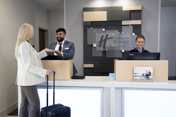 Holiday Inn Express Hotel & Suites Chester By Ihg,Near Castle Fun Center,3 star