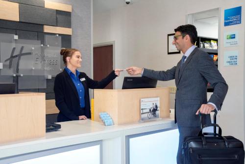 holiday inn express hotel and suites chester by ihg