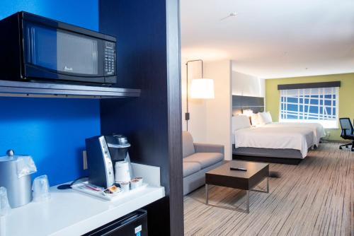 holiday inn express hotel and suites chester by ihg