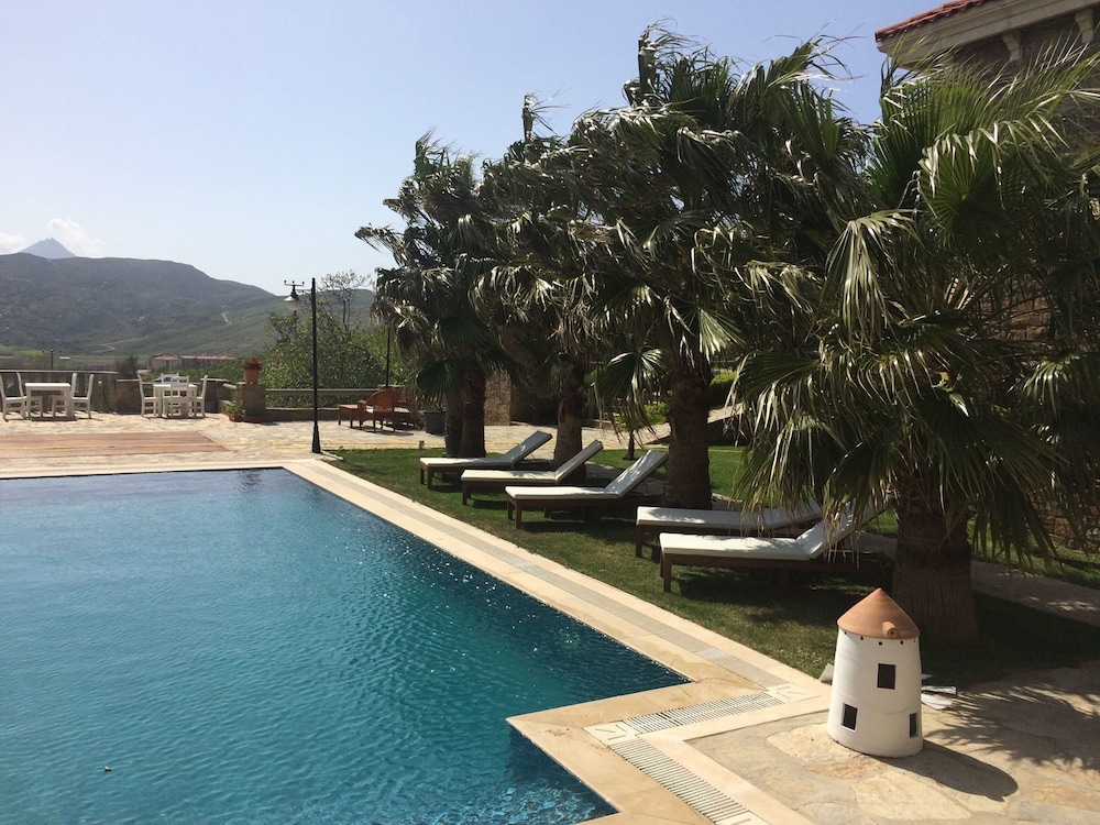 anemos hotel