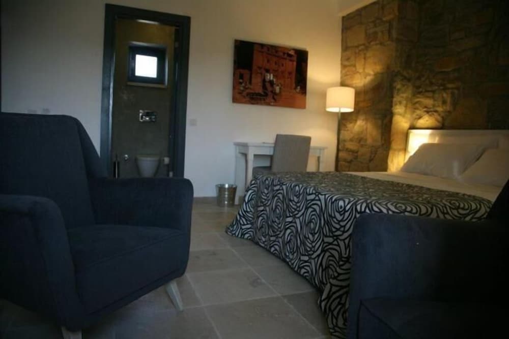 anemos hotel