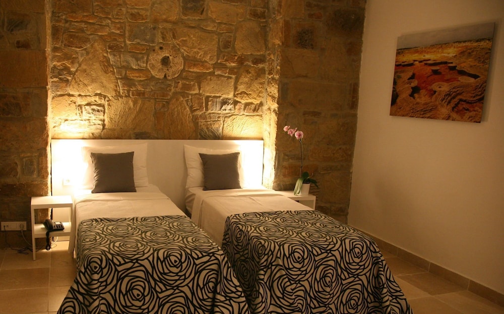 anemos hotel