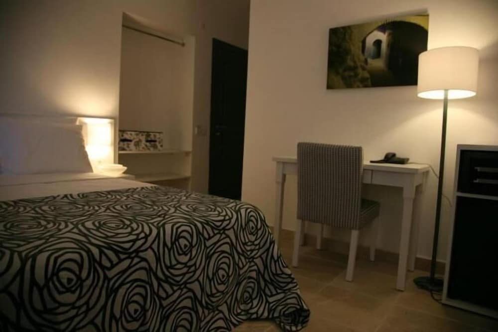 anemos hotel