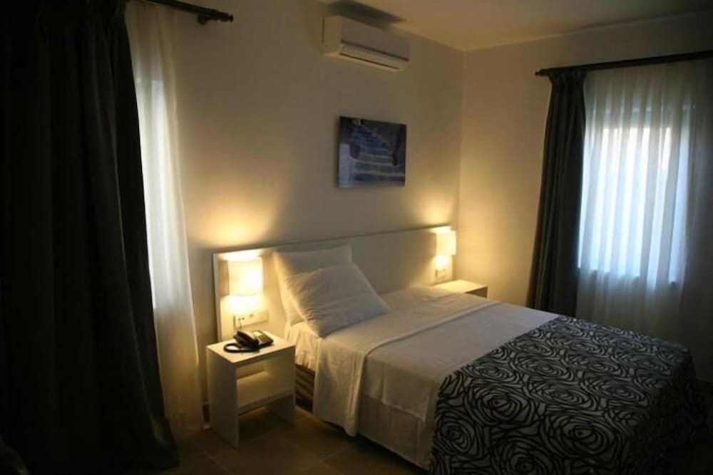 anemos hotel