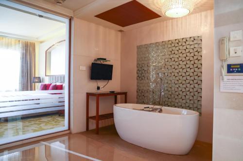 balaji sarovar premiere solapur