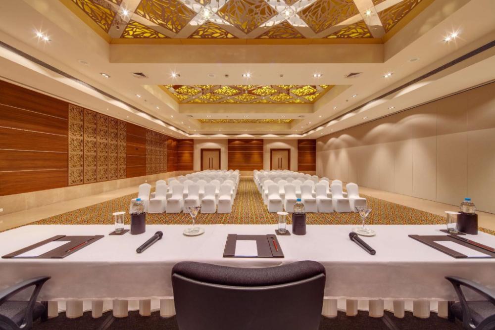 balaji sarovar premiere solapur