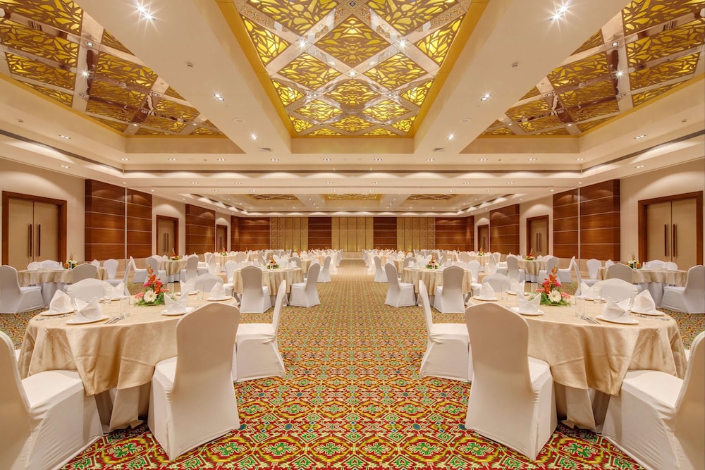balaji sarovar premiere solapur