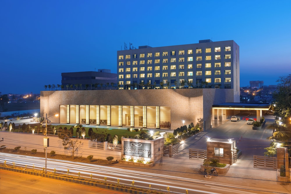 balaji sarovar premiere solapur