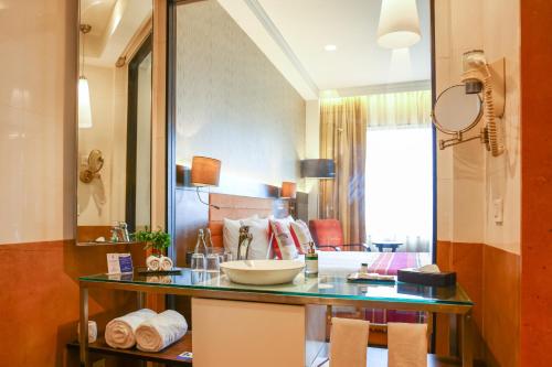 balaji sarovar premiere solapur