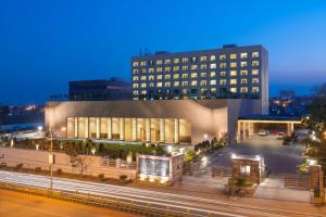 balaji sarovar premiere solapur