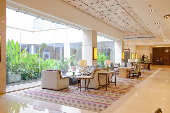 balaji sarovar premiere solapur