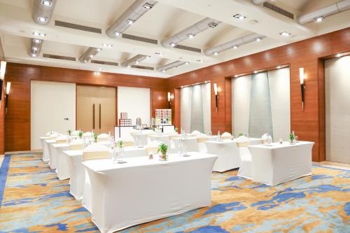 balaji sarovar premiere solapur