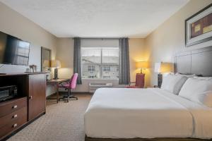 landmark inn fort liberty