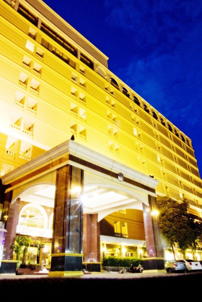 the niran grand hotel
