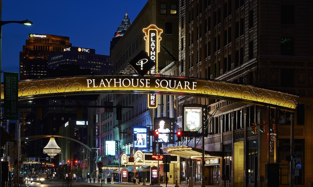 crowne plaza cleveland at playhouse square by ihg