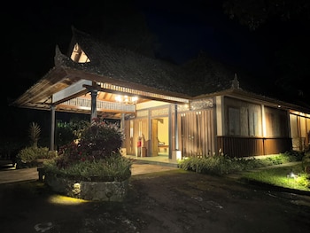 Strawberry Hill Hotel & Restaurant,Baturiti>>Bali,3 star