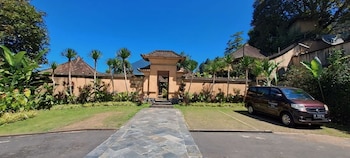 Strawberry Hill Hotel & Restaurant,Baturiti>>Bali,3 star