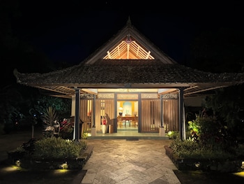 Strawberry Hill Hotel & Restaurant,Baturiti>>Bali,3 star