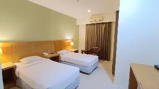 Wisata Hotel Ampera,Near Masjid Agung Grand Mosque,2 star