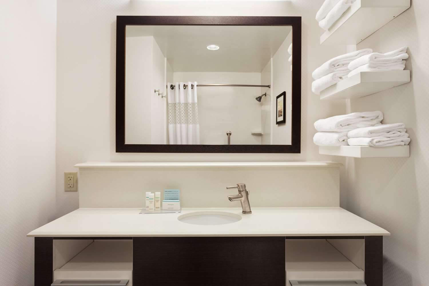 hampton inn colchester