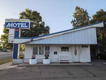 majestic rockies motel