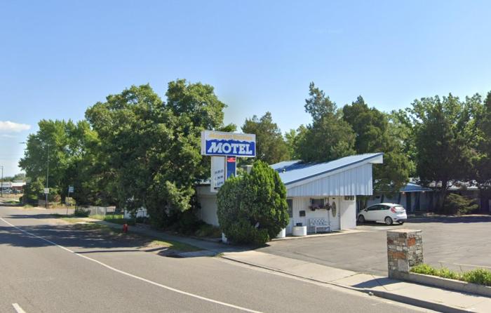majestic rockies motel