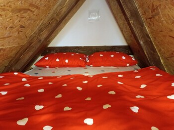 bosnian pyramid glamping