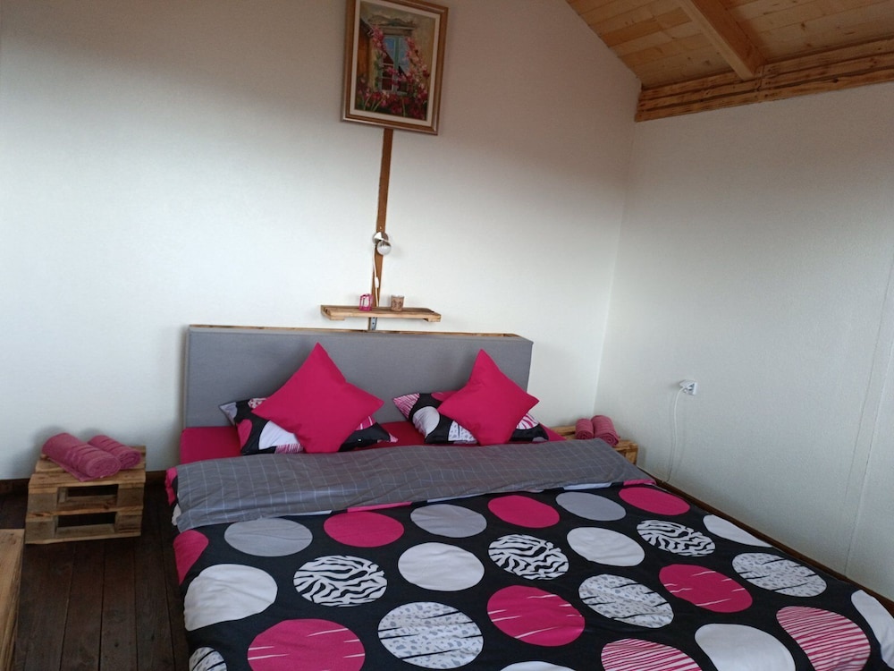 bosnian pyramid glamping