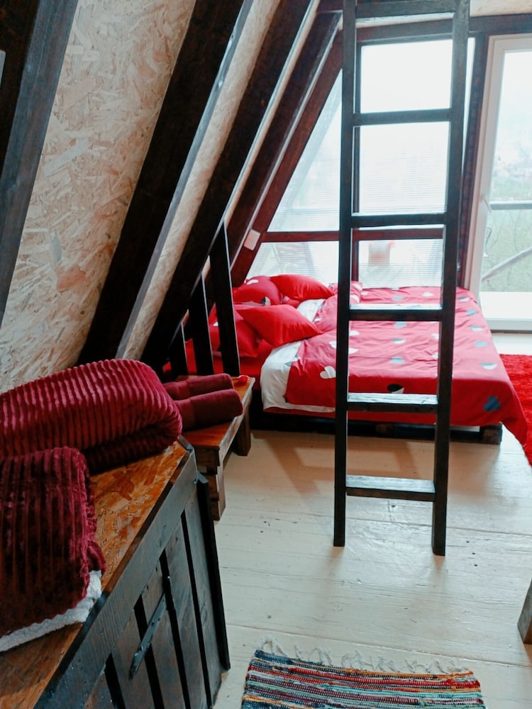 bosnian pyramid glamping